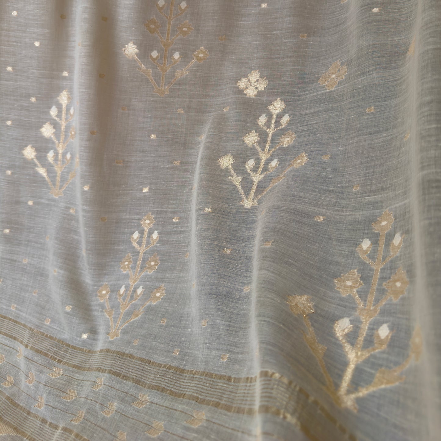 Jamdani Moonlit Meadows Handwoven 250 Count Cotton and Real Zari Sari