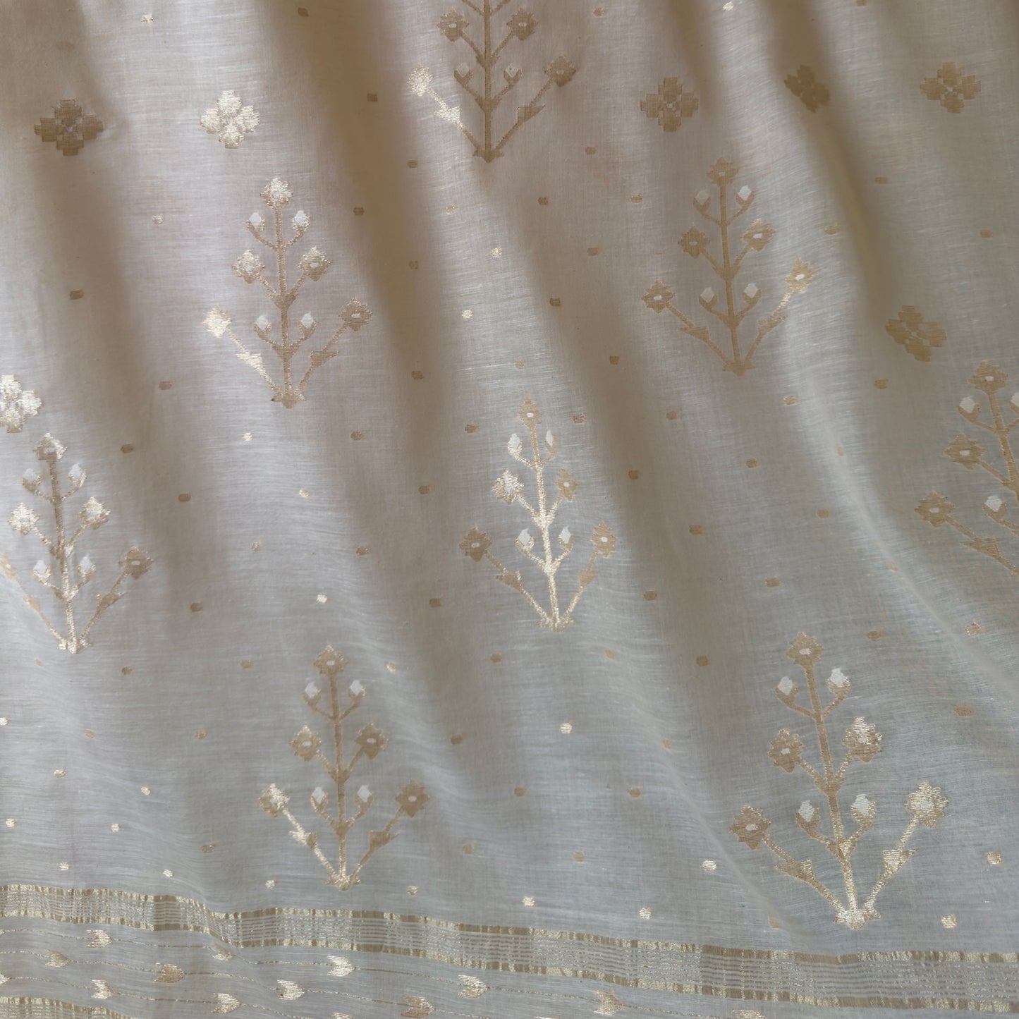 Jamdani Moonlit Meadows Handwoven 250 Count Cotton and Real Zari Sari
