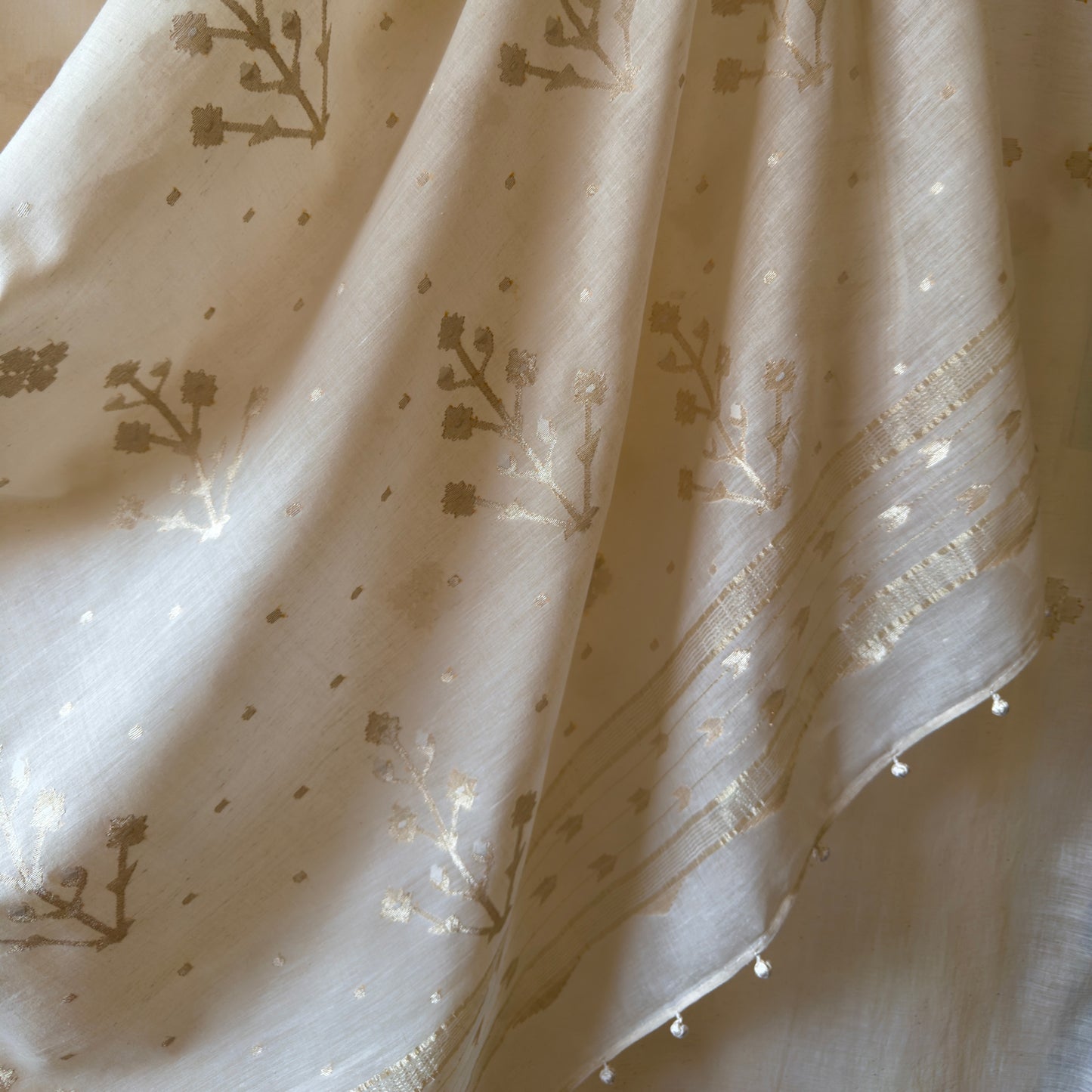 Jamdani Moonlit Meadows Handwoven 250 Count Cotton and Real Zari Sari