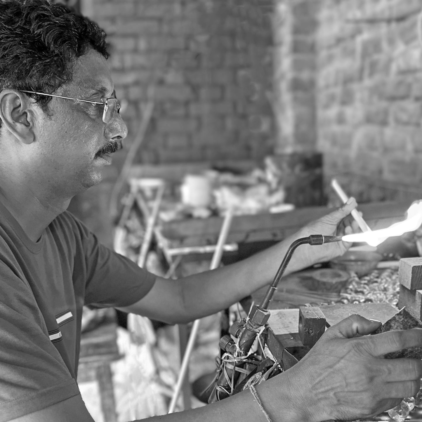 Manoj Kumar glass artisan in his studio