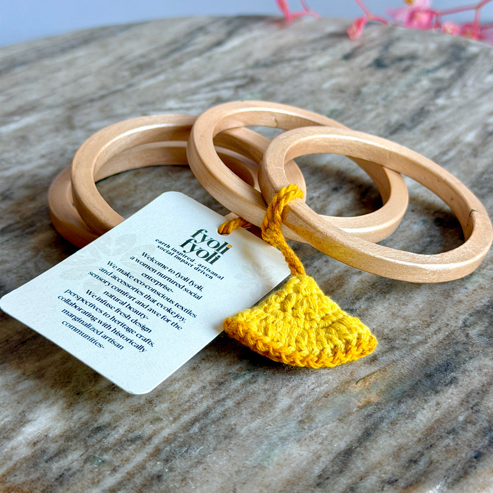CONCH Handmade Peach Ivory Lac Bangle