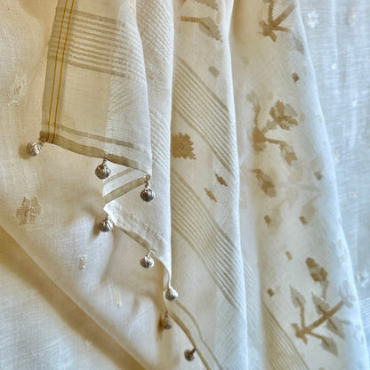 Preorder-Jamdani Moonlit Meadows Handwoven 200 Count Cotton Sari