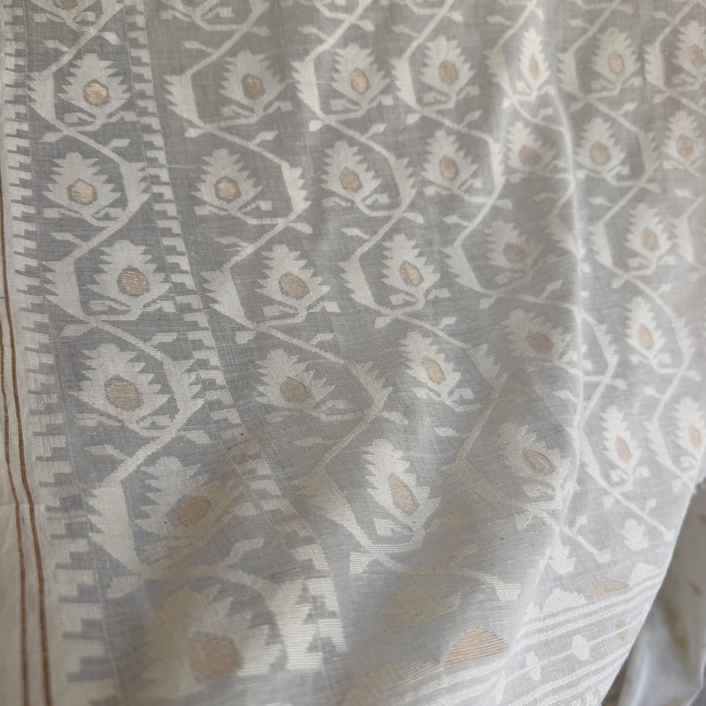 KOROLA Jamdani Handwoven Sari